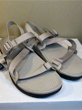 Chaco Women’s Lowdown Outdoor Sandal Shoes Beige Size 10 Hiking Strappy